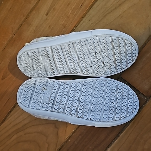 LOT of three toddler size 9 shoes one pair of toms and 2 pair of cat & jack - Picture 5 of 7